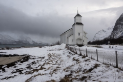 1_kerk-wit-naast-meer